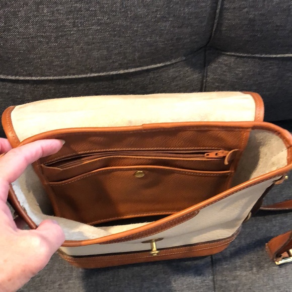 Dooney & Bourke all leather cream cross-body bag - Picture 7 of 9